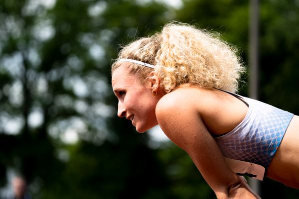 Isabel Mayer (LG TELIS FINANZ Regensburg) ueber 100m Huerden am 04.06.2022 waehrend der Sparkassen Gala in Regensburg